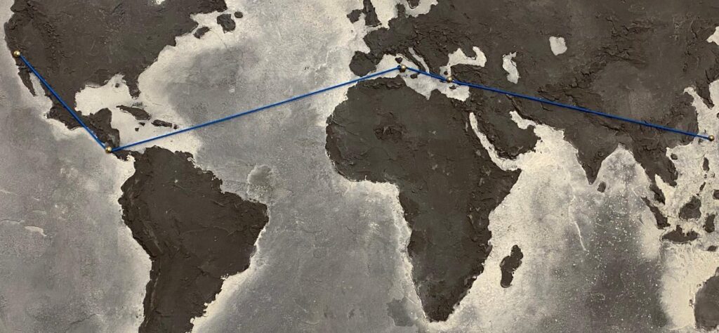 Parete con mappa del mondo nel centro medico Cerva 16 a Milano